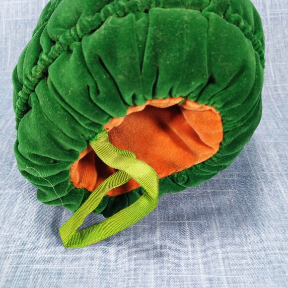 1930s Green Velvet Child’s Muff and Hand Warmer - Picture 5 of 7